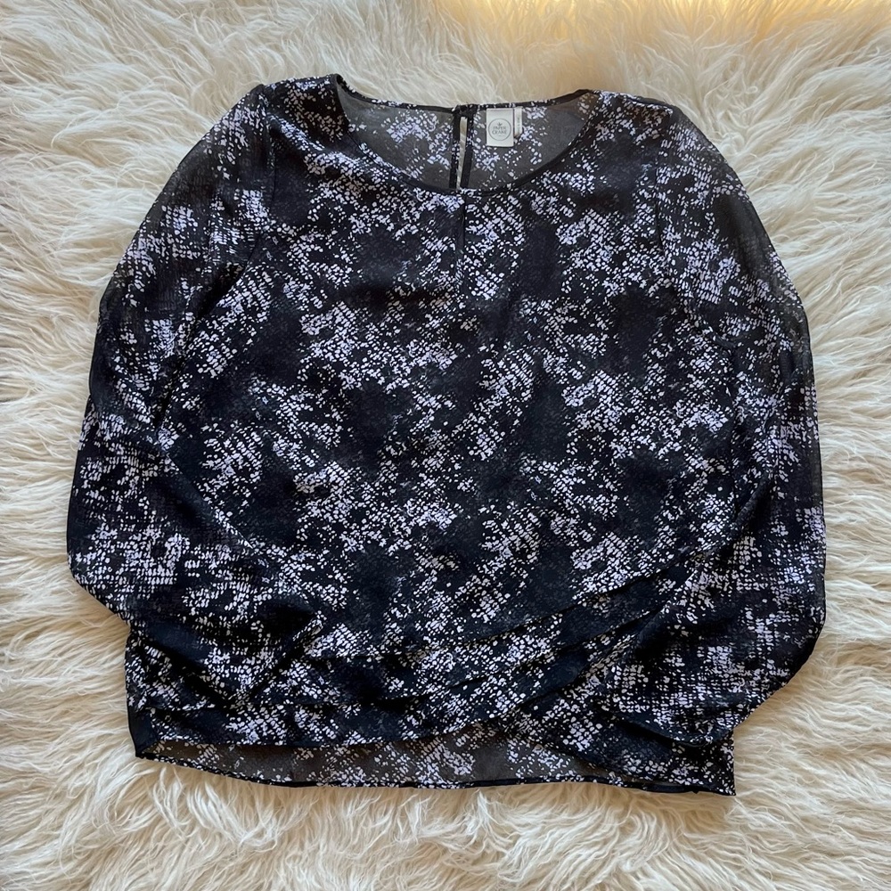 NWOT Women’s Black Pattern Long-sleeve Top w/ Drape Detail Size Large